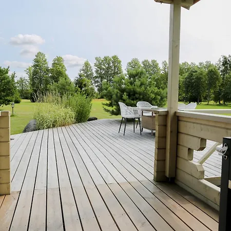 Privaatne Ja Stiilne Majake Terrassiga Kuusiku