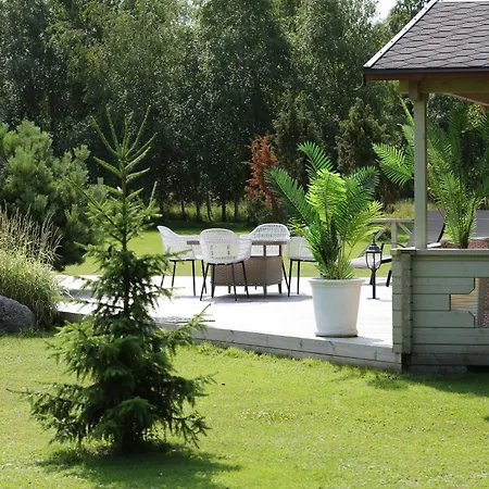 Privaatne Ja Stiilne Majake Terrassiga Kuusiku